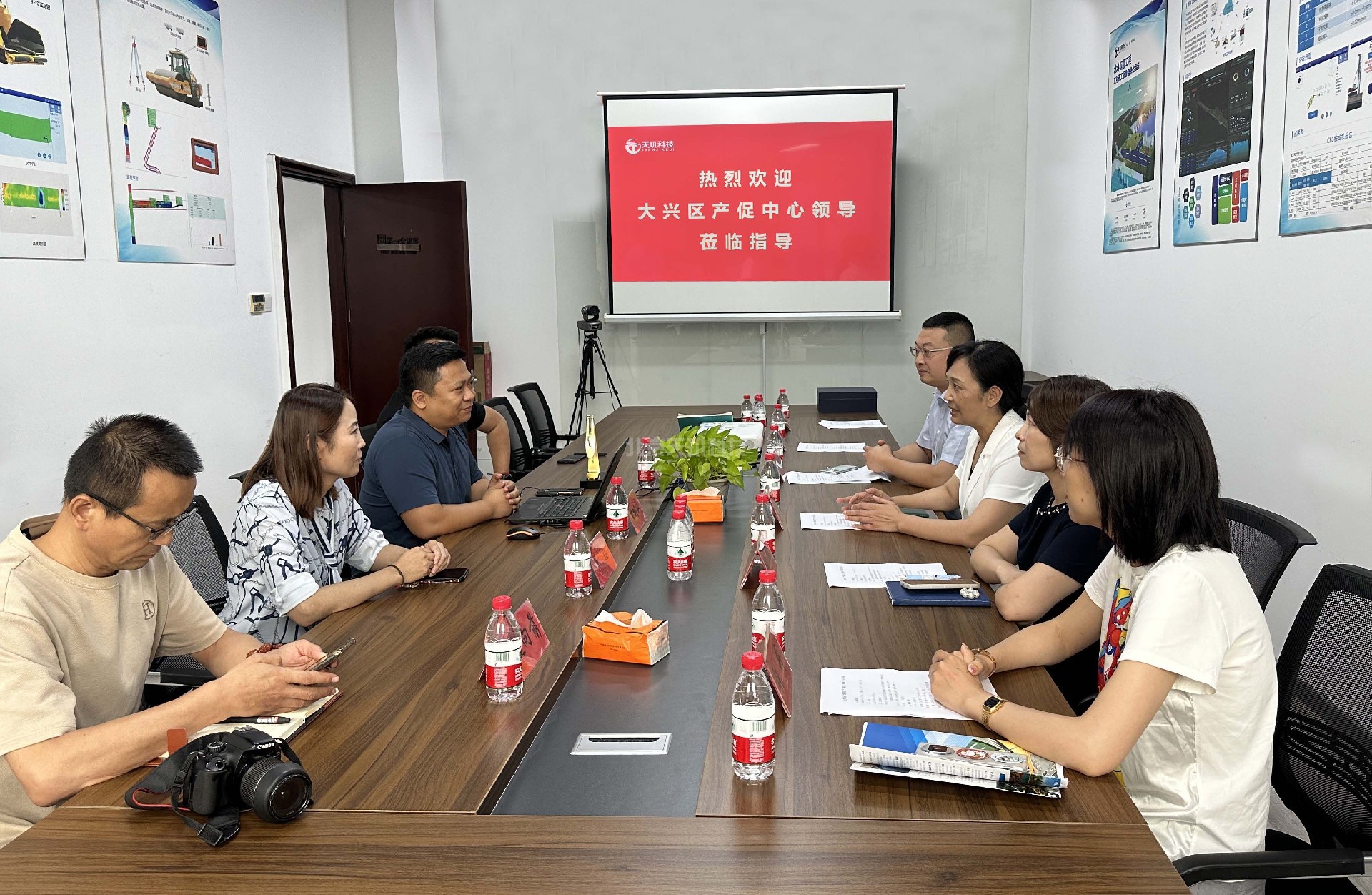 心系人才，情暖人心！区产促中心走访慰问“新国门”领军人才